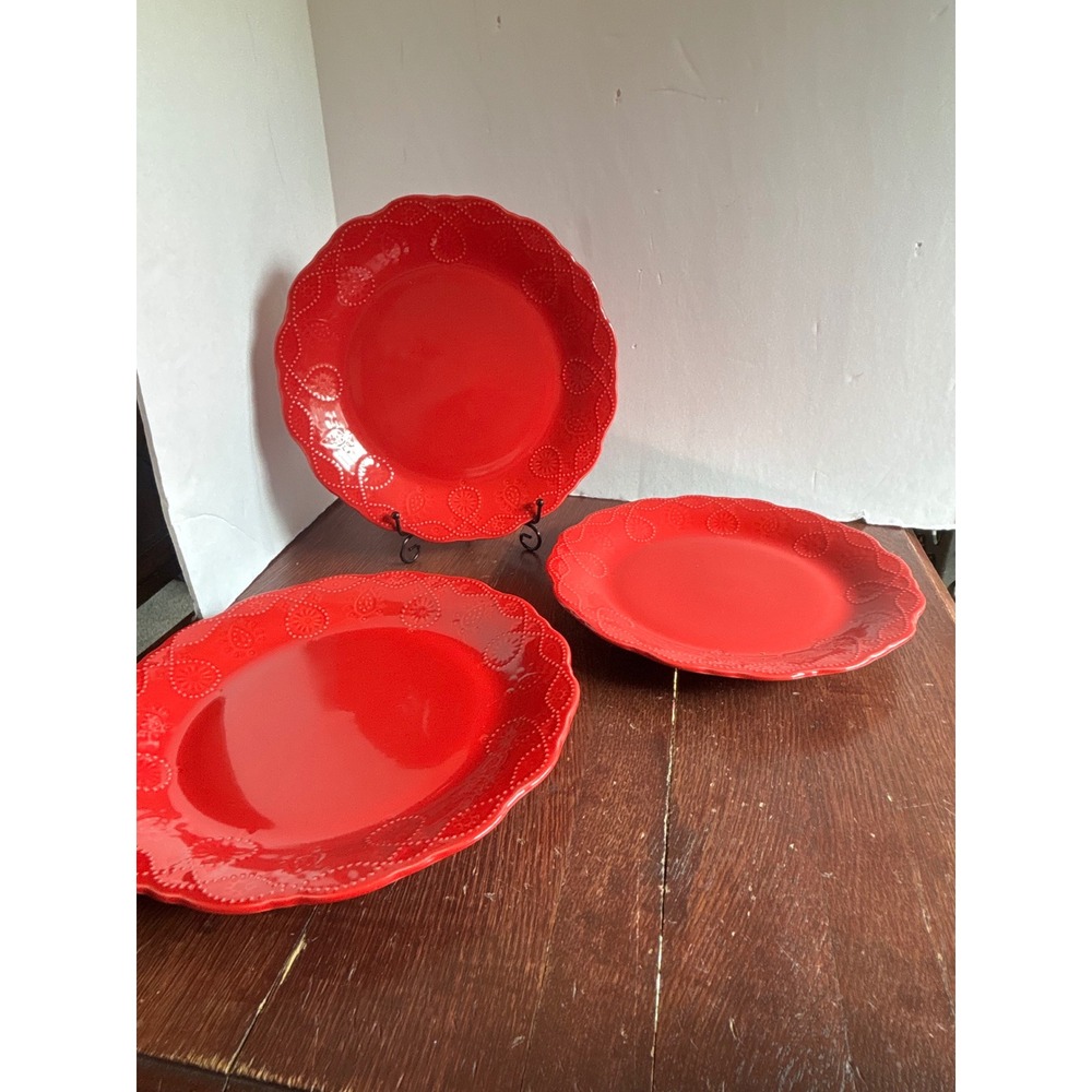 Pioneer Woman Cowgirl Lace Red Dinner Plates Set of 3 Scalloped Embossed 10.75'
